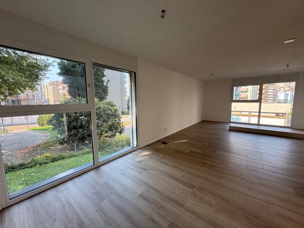 UFFICI fronte strada - in Nuova Residenza a Pregassona - Lusso Moderno e Comodità - posto auto 23