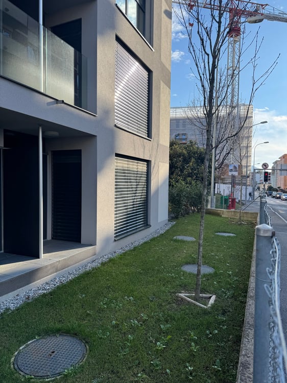 UFFICI fronte strada - in Nuova Residenza a Pregassona - Lusso Moderno e Comodità - posto auto 1