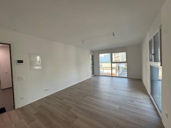 UFFICI fronte strada - in Nuova Residenza a Pregassona - Lusso Moderno e Comodità - posto auto 16