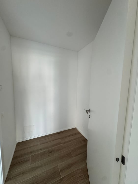 UFFICI fronte strada - in Nuova Residenza a Pregassona - Lusso Moderno e Comodità - posto auto 17