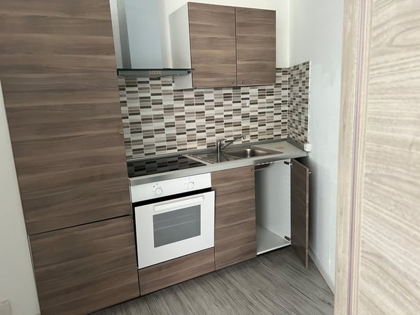 PALAZZINA COMMERCIALE E RESIDENZIALE A REDDITO - MENDRISIO CENTRO - ZONA PIAZZALE ALLA VALLE 5