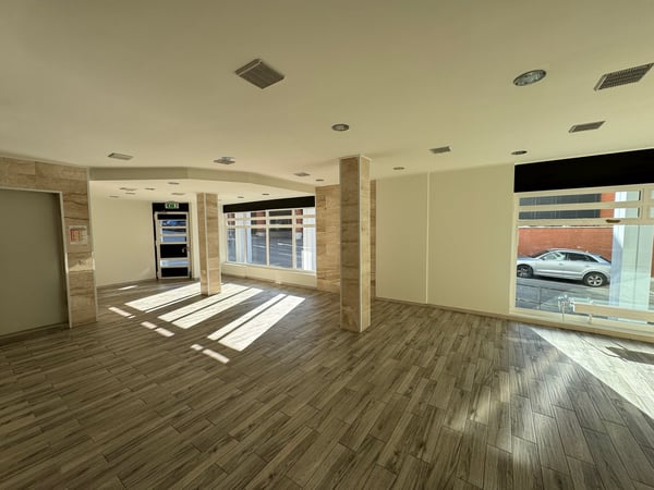 PALAZZINA COMMERCIALE E RESIDENZIALE A REDDITO - MENDRISIO CENTRO - ZONA PIAZZALE ALLA VALLE 1