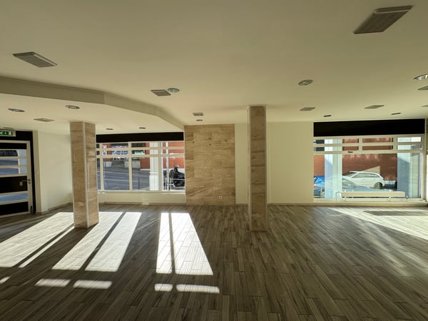 PALAZZINA COMMERCIALE E RESIDENZIALE A REDDITO - MENDRISIO CENTRO - ZONA PIAZZALE ALLA VALLE 11