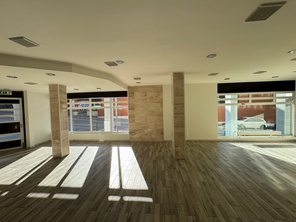 PALAZZINA COMMERCIALE E RESIDENZIALE A REDDITO - MENDRISIO CENTRO - ZONA PIAZZALE ALLA VALLE 12