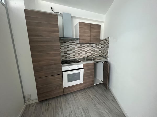 PALAZZINA COMMERCIALE E RESIDENZIALE A REDDITO - MENDRISIO CENTRO - ZONA PIAZZALE ALLA VALLE 6