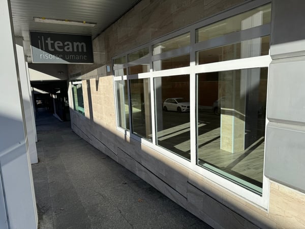 PALAZZINA COMMERCIALE E RESIDENZIALE A REDDITO - MENDRISIO CENTRO - ZONA PIAZZALE ALLA VALLE 8