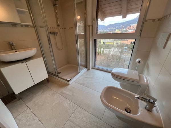 Moderno attico con tetto a vista a Cadro - POSTO AUTO 9