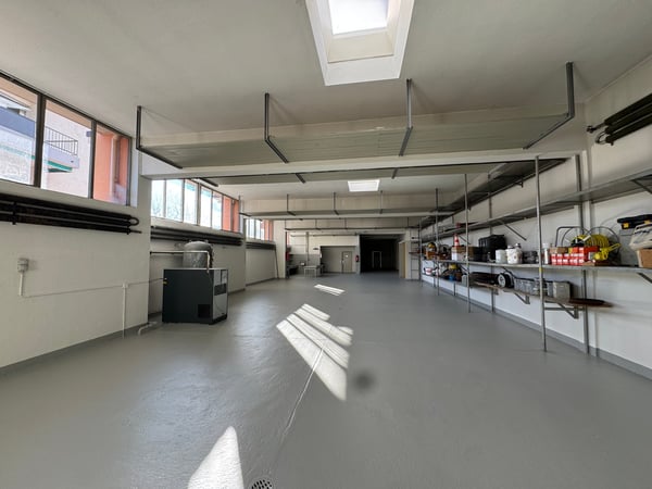 Vendesi o Affittasi Immobile Artigianale / commerciale / amministrativo con Uffici a Balerna 1