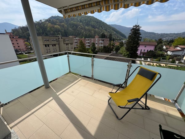 Caslano – Ultimo piano con vista e doppi terrazzi, a due passi dal lago 2