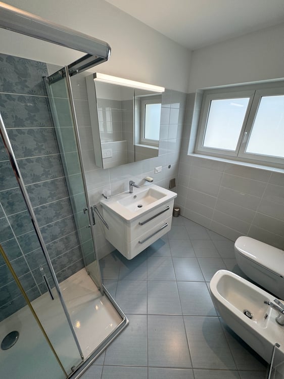 Caslano – Ultimo piano con vista e doppi terrazzi, a due passi dal lago 7