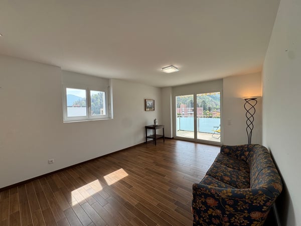 Caslano – Ultimo piano con vista e doppi terrazzi, a due passi dal lago 18