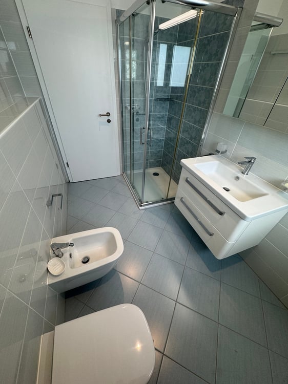 Caslano – Ultimo piano con vista e doppi terrazzi, a due passi dal lago 5