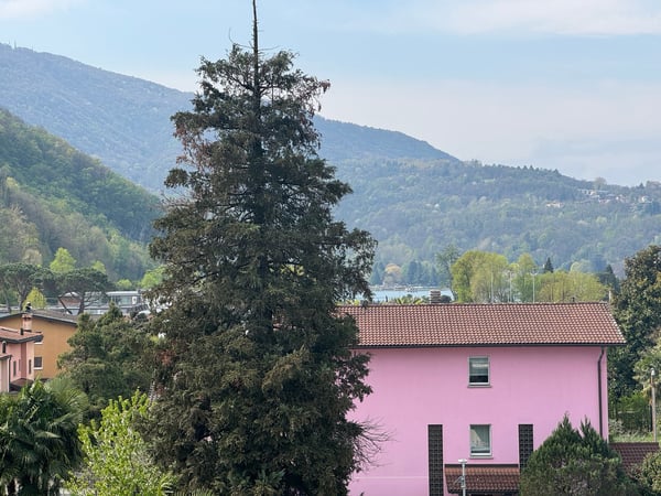 Caslano – Ultimo piano con vista e doppi terrazzi, a due passi dal lago 1