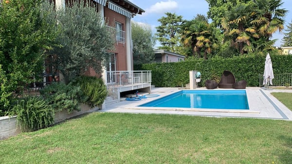 Magliaso vicinanze - Spaziosa villa in stile moderno con giardino e piscina. 1