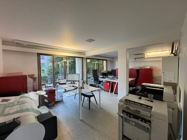 Mendrisio Centro – Ufficio luminoso con balconi, cantina e DUE POSTI AUTO in autorimessa 12