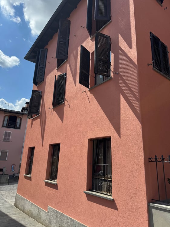 Affascinante appartamento di 1.5 locali nel cuore di Vezia in casa storica 4