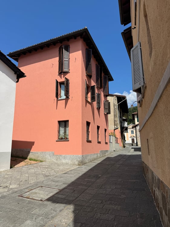 Affascinante appartamento di 1.5 locali nel cuore di Vezia in casa storica 1