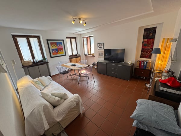 Affascinante appartamento di 1.5 locali nel cuore di Vezia in casa storica 5