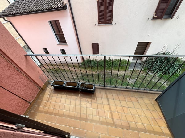 Affascinante appartamento di 1.5 locali nel cuore di Vezia in casa storica 23