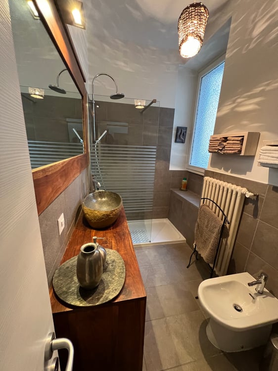 Chiasso, elegante e recente ufficio con posto auto coperto 10