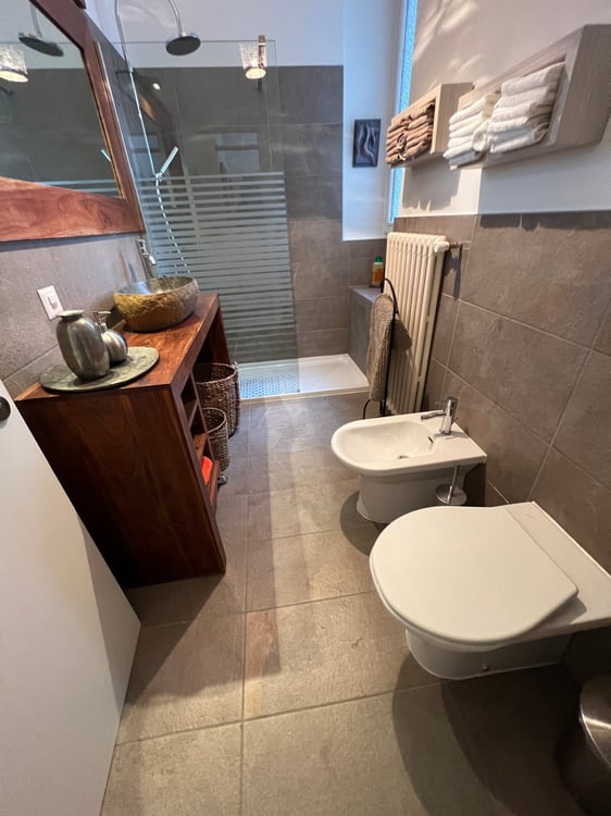 Chiasso, elegante e recente ufficio con posto auto coperto 9