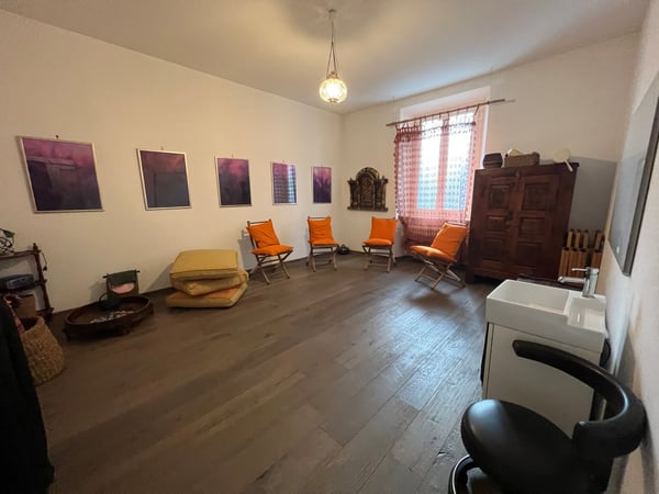 Chiasso, elegante e recente ufficio con posto auto coperto 4