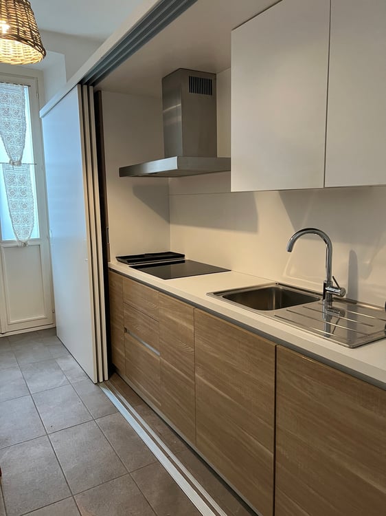 Chiasso, elegante e recente ufficio con posto auto coperto 3