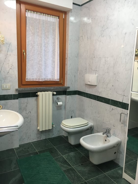STUPENDO 2 LOCALI CON TERRAZZO VISTA LAGO POSTO AUTO COPERTO 11