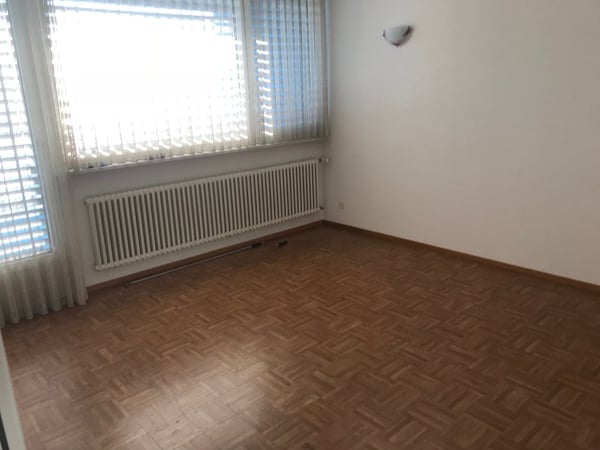 Elegante appartamento di 3.5 locali al 5° piano a Stabio 13