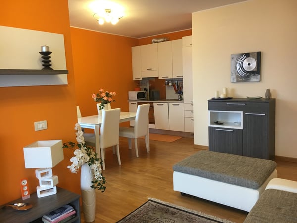 STUPENDO 2 LOCALI CON TERRAZZO VISTA LAGO POSTO AUTO COPERTO 10