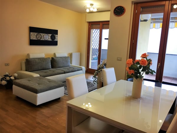 STUPENDO 2 LOCALI CON TERRAZZO VISTA LAGO POSTO AUTO COPERTO 9