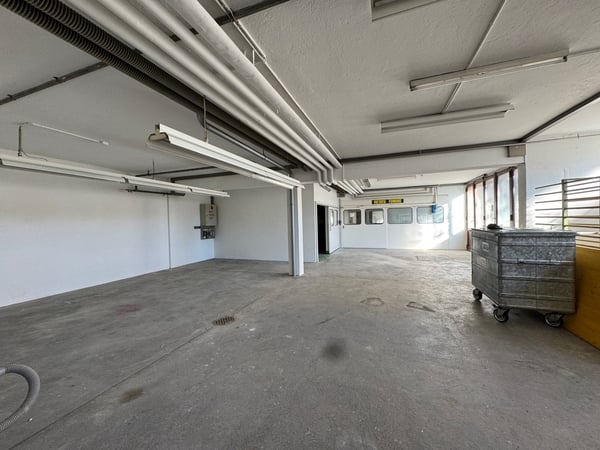 Vendesi o Affittasi Immobile Artigianale / commerciale / amministrativo con Uffici a Balerna 25
