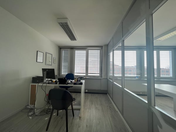 Mendrisio – prossimo a Piazzale Alle Valle | Ufficio signorile di 50 m² 6