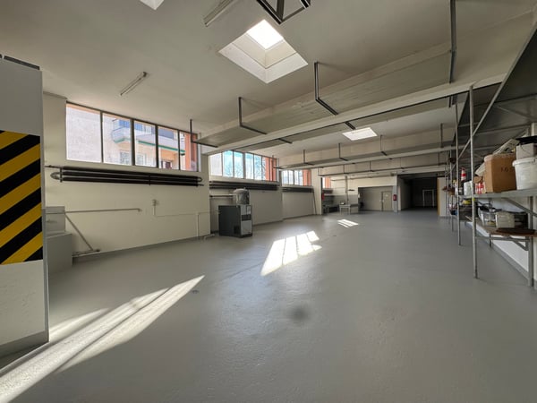 Vendesi o Affittasi Immobile Artigianale / commerciale / amministrativo con Uffici a Balerna 26