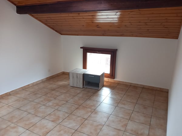 Mendrisio – Ligornetto | 4.5 locali mansardato con travi a vista – ultimo piano 7