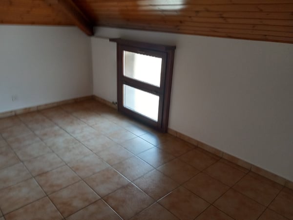 Mendrisio – Ligornetto | 4.5 locali mansardato con travi a vista – ultimo piano 5
