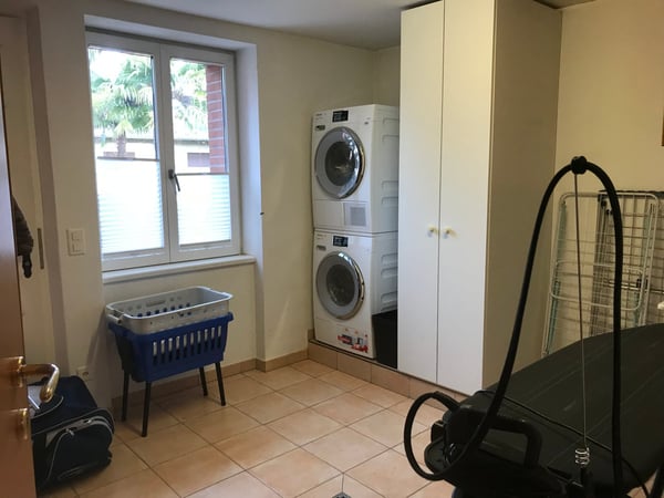 Caslano – Moderna villa con piscina, giardino e monolocale indipendente 16