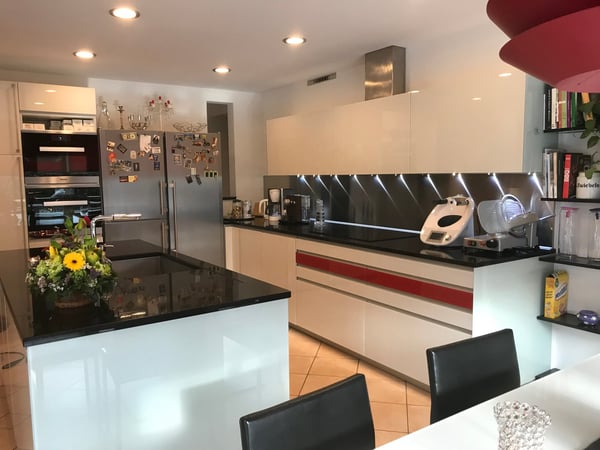 Caslano – Moderna villa con piscina, giardino e monolocale indipendente 9