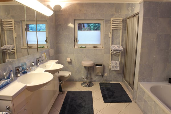 Caslano – Moderna villa con piscina, giardino e monolocale indipendente 44