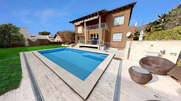 Caslano – Moderna villa con piscina, giardino e monolocale indipendente 8