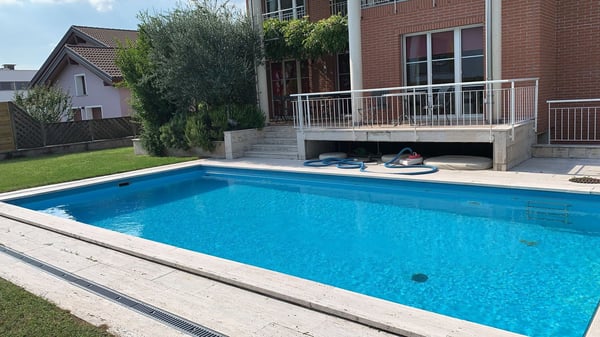 Caslano – Moderna villa con piscina, giardino e monolocale indipendente 20