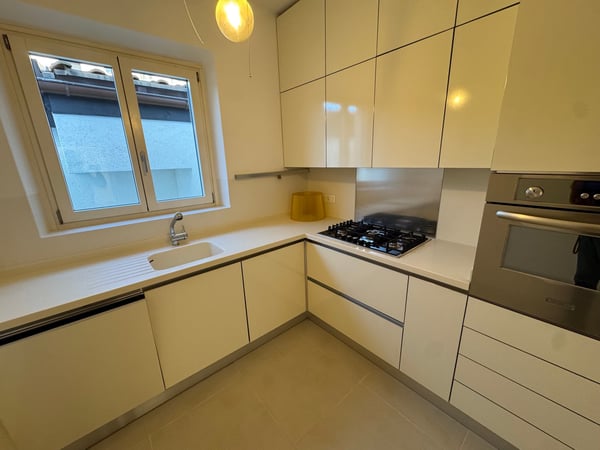 Vivere il lago: raffinato 4.5 locali completamente rinnovato a Cassarate 2