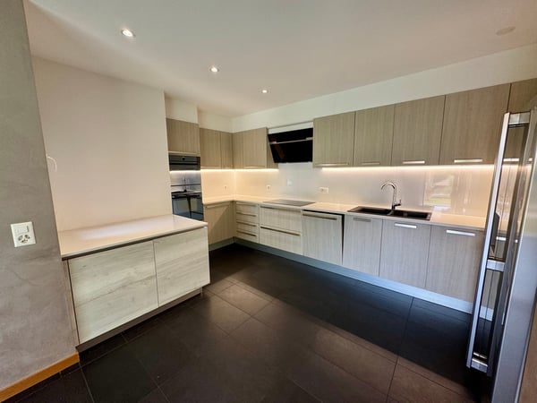 CADRO – ELEGANTE RESIDENZA CON GIARDINO PRIVATO, GARAGE DOPPIO E VISTA PANORAMICA 8
