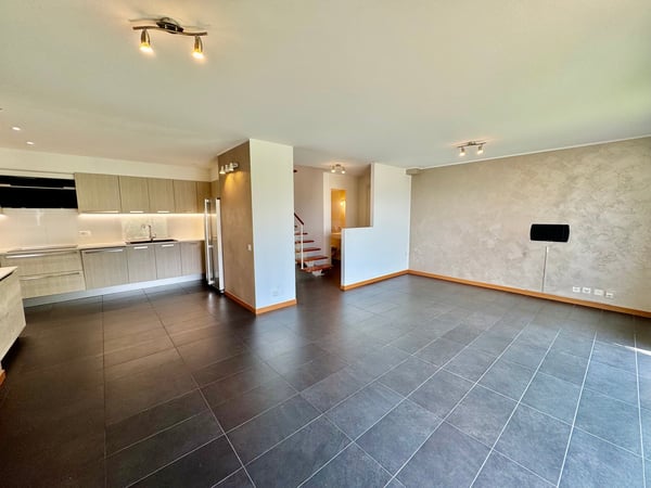CADRO – ELEGANTE RESIDENZA CON GIARDINO PRIVATO, GARAGE DOPPIO E VISTA PANORAMICA 11