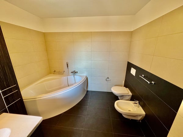 CADRO – ELEGANTE RESIDENZA CON GIARDINO PRIVATO, GARAGE DOPPIO E VISTA PANORAMICA 20