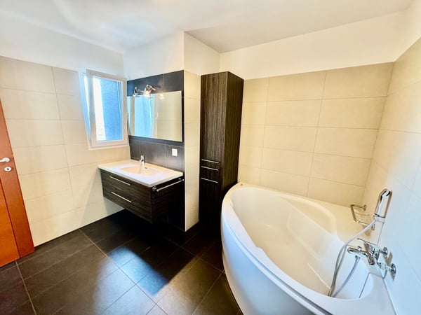 CADRO – ELEGANTE RESIDENZA CON GIARDINO PRIVATO, GARAGE DOPPIO E VISTA PANORAMICA 21