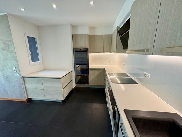 CADRO – ELEGANTE RESIDENZA CON GIARDINO PRIVATO, GARAGE DOPPIO E VISTA PANORAMICA 9