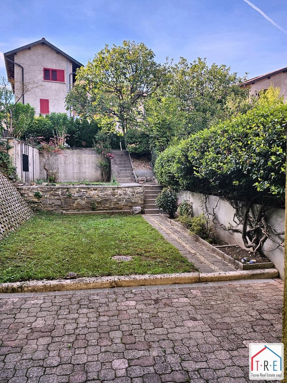 Stabio | Casa nel nucleo con giardino privato, terrazze e posteggio 10