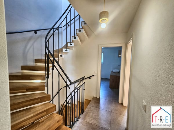Stabio | Casa nel nucleo con giardino privato, terrazze e posteggio 11