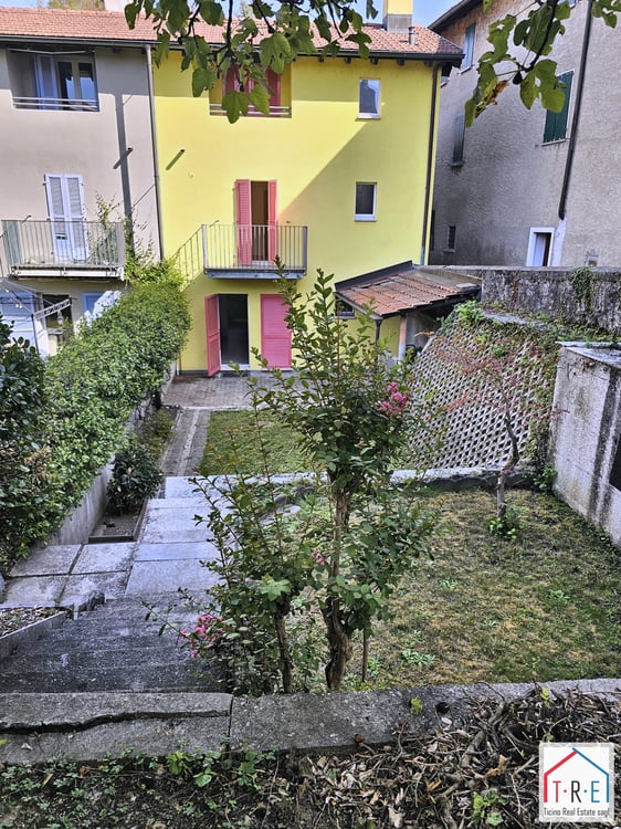 Stabio | Casa nel nucleo con giardino privato, terrazze e posteggio 2